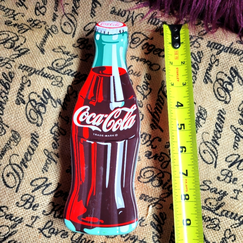 Lip smacker coca cola tin comes with 6 lip gloss